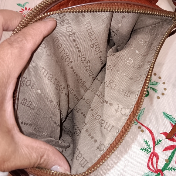 Elegant Brown Leather Shoulder Bag - Picture 8 of 11